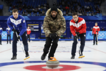 Snoop Dogg si zamiloval curling a žádal britské hvězdy o selfie