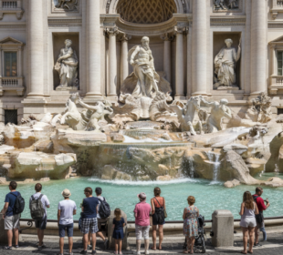 Fontána di Trevi zavádí vstupné: Řím bojuje s přetourismem novými poplatky