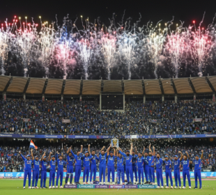 Indie obhájila titul mistrů světa v T20 kriketu historickým způsobem