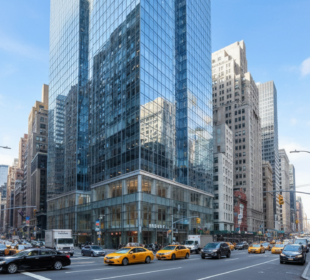 Místo ústupu expanze: NYC Alliance sází 750 milionů na 11letý nájem v srdci Manhattanu