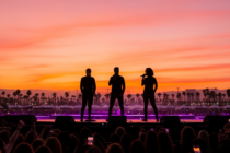 Návrat The xx na Coachella: Když se intimní indie trio setkává s kalifornským sluncem